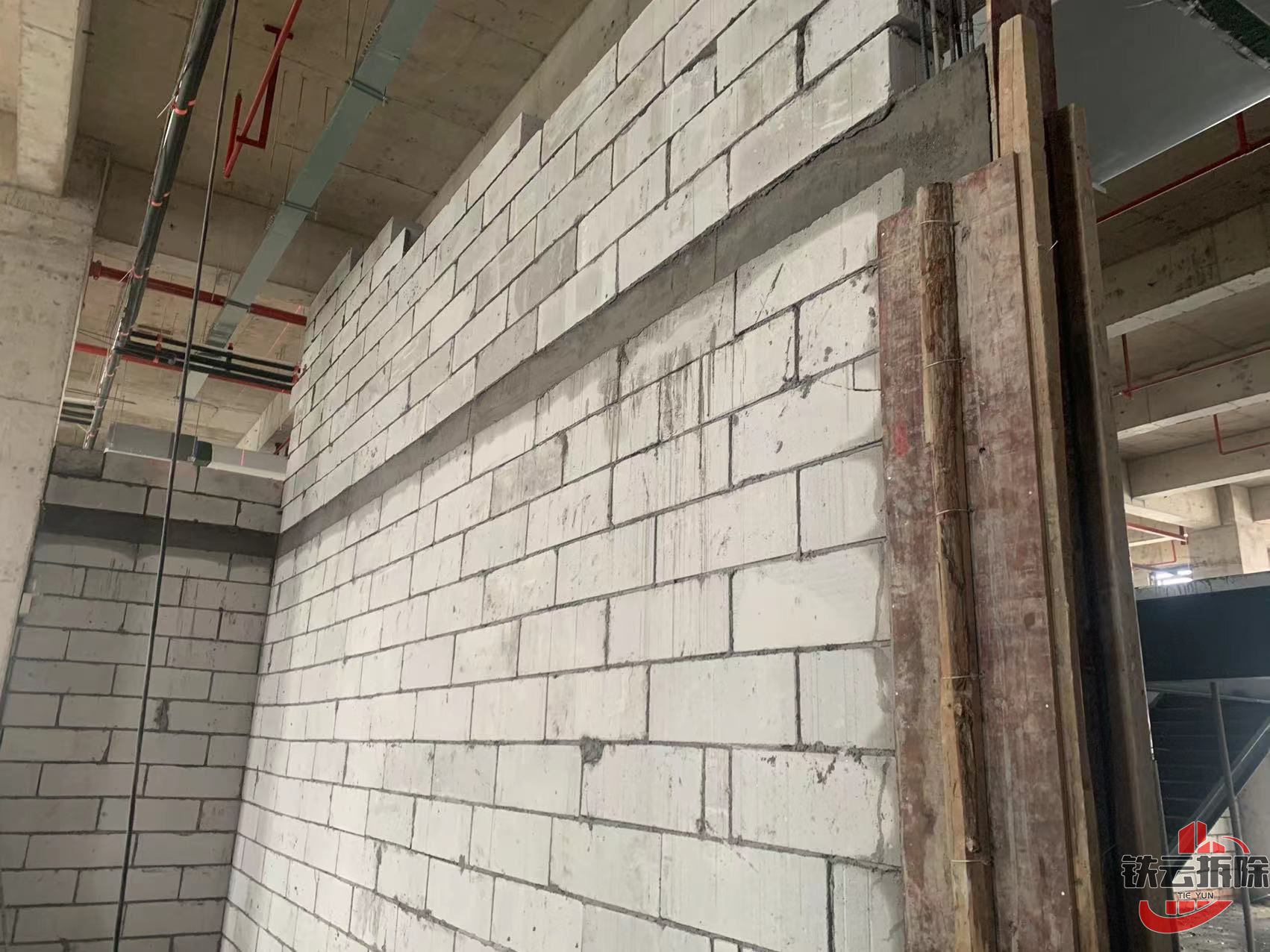 长沙专业隔墙 长沙轻质砖加气块隔墙施工15874858895