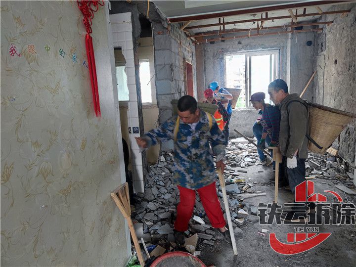 长沙专业拆除施工队哪家强?揭秘拆除承包单价与公司选择攻略(图1) R-C.jpg